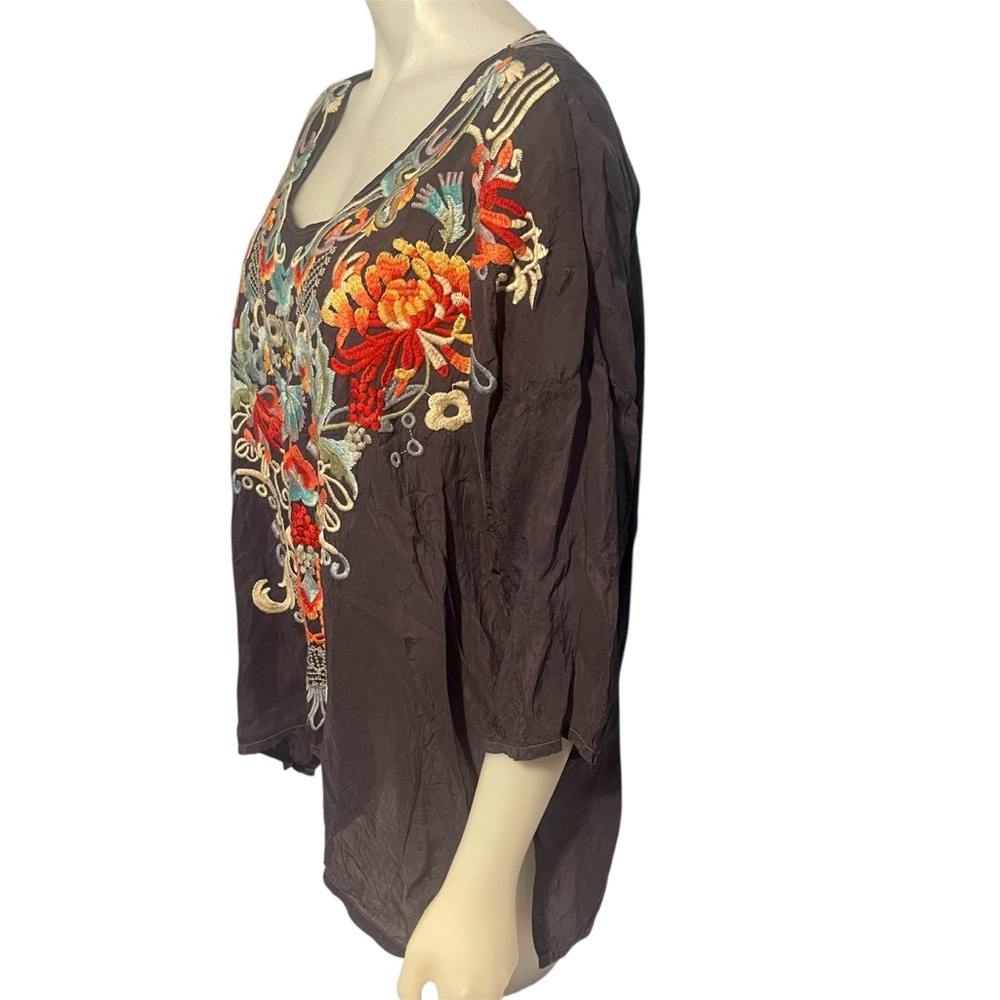 Johnny Was Embroidered Floral Gray Silk Blouse Sz M - Picture 2 of 5